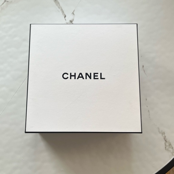 Chanel Gift Box - Picture 9 of 10